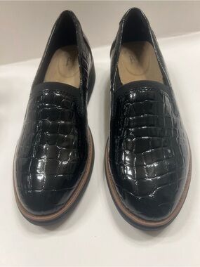Clark’s Women’s Sharon Dolly Black Croc-Embossed Slip-On Loafers w/Tan Welt S 10